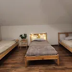 호스텔 Pod Wiekowa Sosna Zalesie Gorne