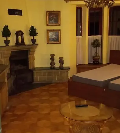 Kwatera prywatna Wiekowa Sosna *