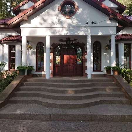 Wiekowa Sosna Kwatera prywatna