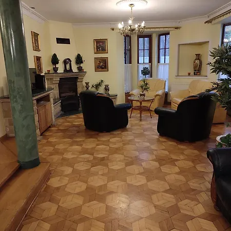 Wiekowa Sosna Zalesie Gorne