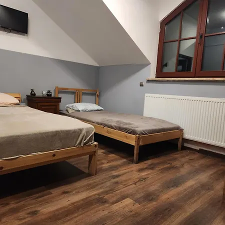 Hostal Pod Wiekowa Sosna *