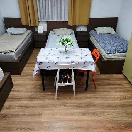 Pod Wiekowa Sosna 호스텔 Zalesie Gorne